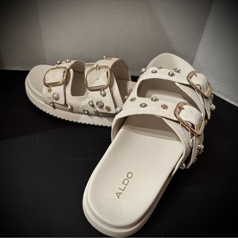 Aldo Cream Sandals with Gold and Silver Accents Size 8.5
